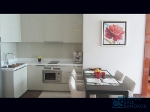 Condo for sale Sukhumvit business area, 2 Bedrooms 66 sqm. Close to Emporium Shopping Mall and Promphong BTS