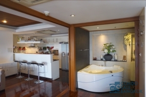 Condo for Sale in State Tower, 1 bedroom 94.97 Sq.m. High floor on 45 Floor, Close to Surasak BTS