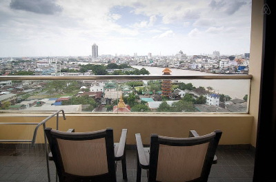 Condo for sale in Bangkok riverside one spacious bedroom 63 sq.m. nicely furnished with lovely river view.