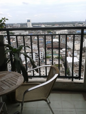 Condo for Sale with tenants in Bangkok Sukhumvit 16 , 1BR 48 sqm. High Floor, good view. Walk to MRT