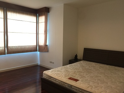 Expat moving! Good price!Condo for sale in Sukhumvit 31, 1 bedroom 60 sq.m. High ceiling with big living area. Hurry up!!!