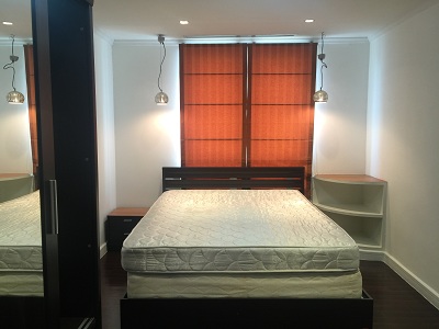 Condo for Sale 2 Bedrooms in Sukhumvit 11, Unit has wind flow and good maintain of common area.