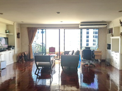 Condo for Sale! Sukhumvit 23 .Great Deal and unblock view. 2 bedrooms with  167 sq.m.