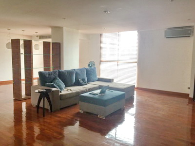 HOT!! Sukhumvit 15, Condo for sale 3 bedrooms, Big Balcony ,Nice decoration, Private and Cosy.
