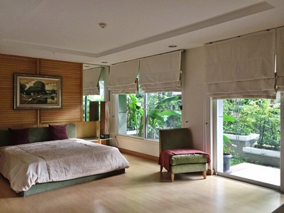 Amazing Price! Condo for sale Sathorn - Narathiwas, 3 bedroom! Nice decors and Fully furnished with big pool .