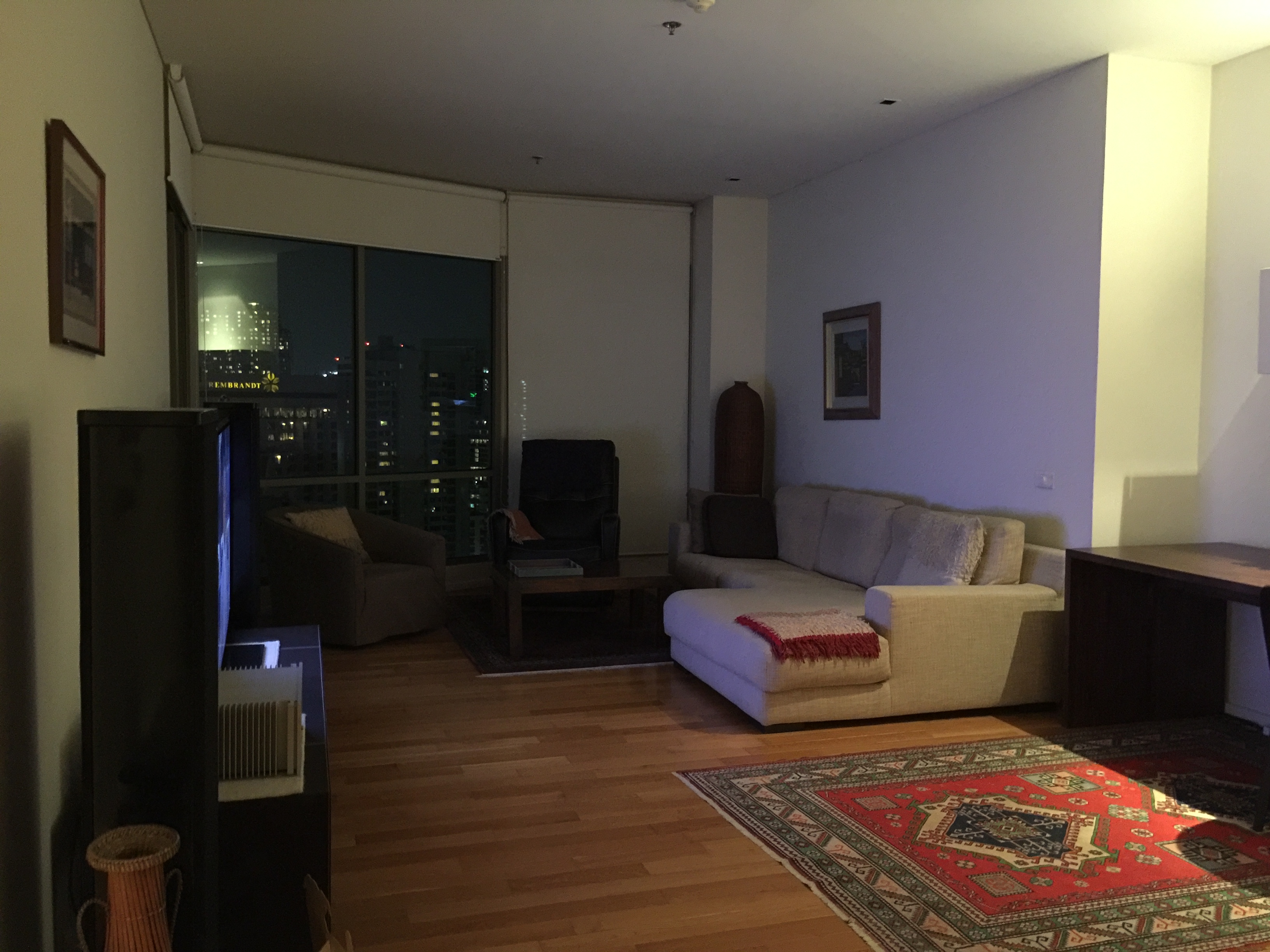 Sukhumvit 16 Condo for sale, Only a few minute walk to BTS Asoke, 1 bedroom 67 sq.m.with nice view and high floor.