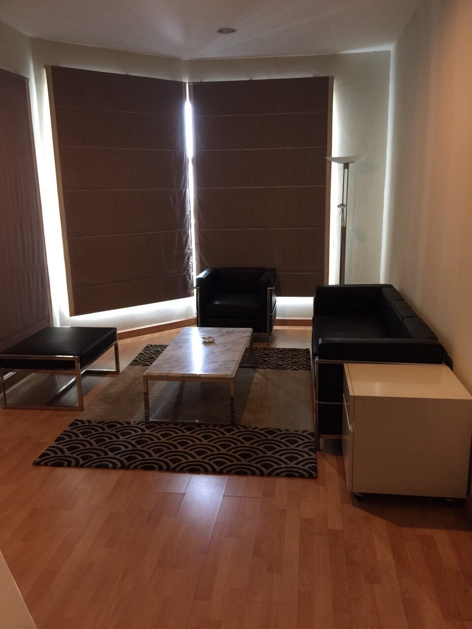 Great location, Easy to rent out  a few minutes walk to Asok BTS/ Sukhumvit MRT 2 BRs 77 sq.m.