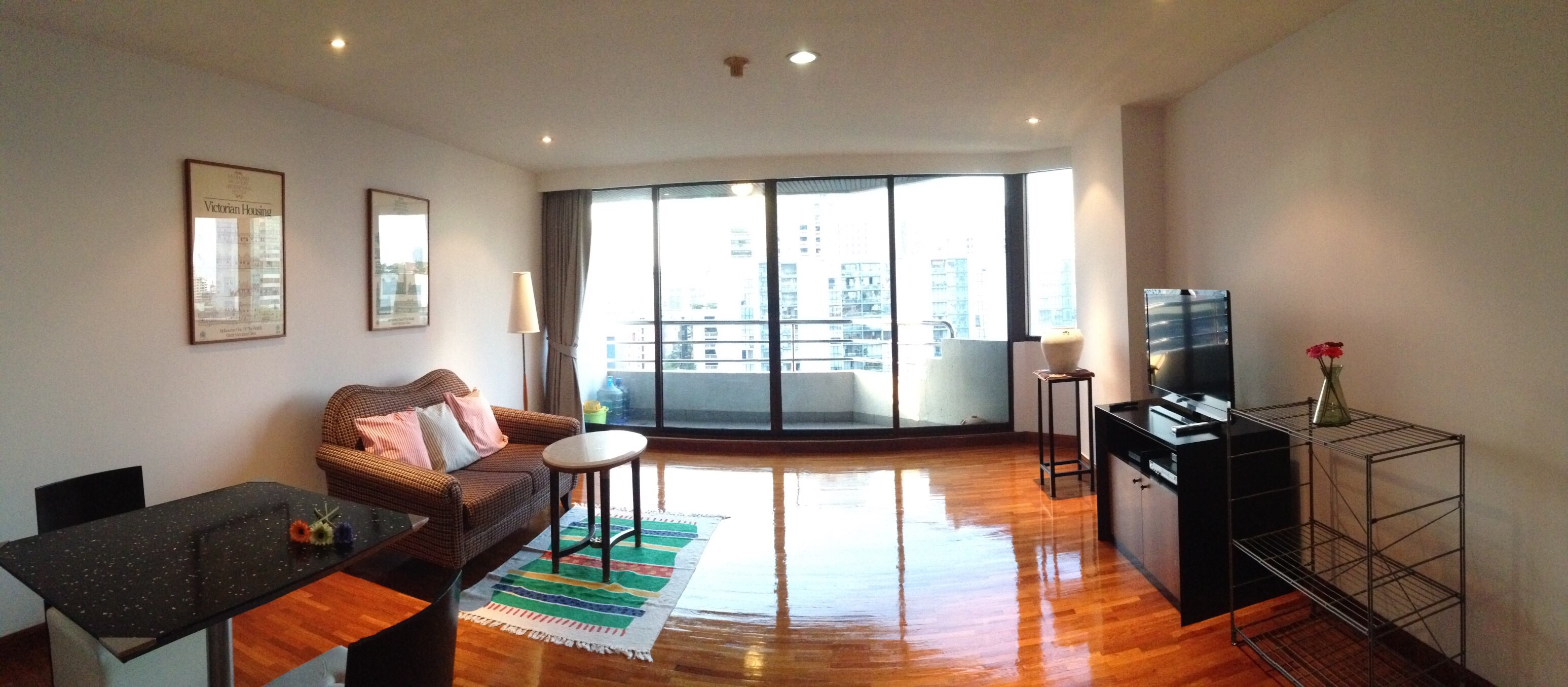 Live in Asoke <br />
near Foodland, Park<br />
with space <br />