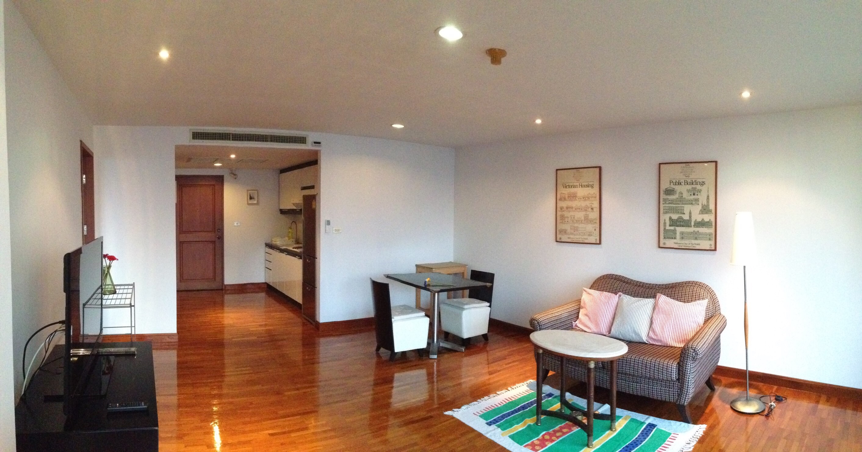 Live in Asoke <br />
near Foodland, Park<br />
with space <br />