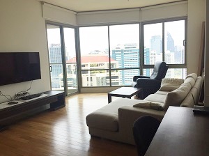 HOT! Condo for sale, 1 bedroom 67 sq.m. 3 mins walk to BTS Asoke. High floor with superb view and comfortable .