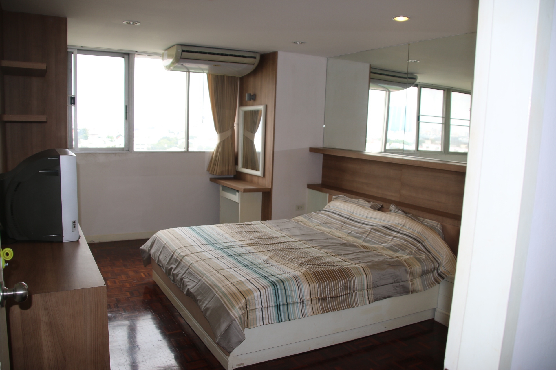 Condo for rent!!  Near Emporiam ,Emquatiear ,Hospital, 3 bedrooms  2 bathrooms 145 sq.m.