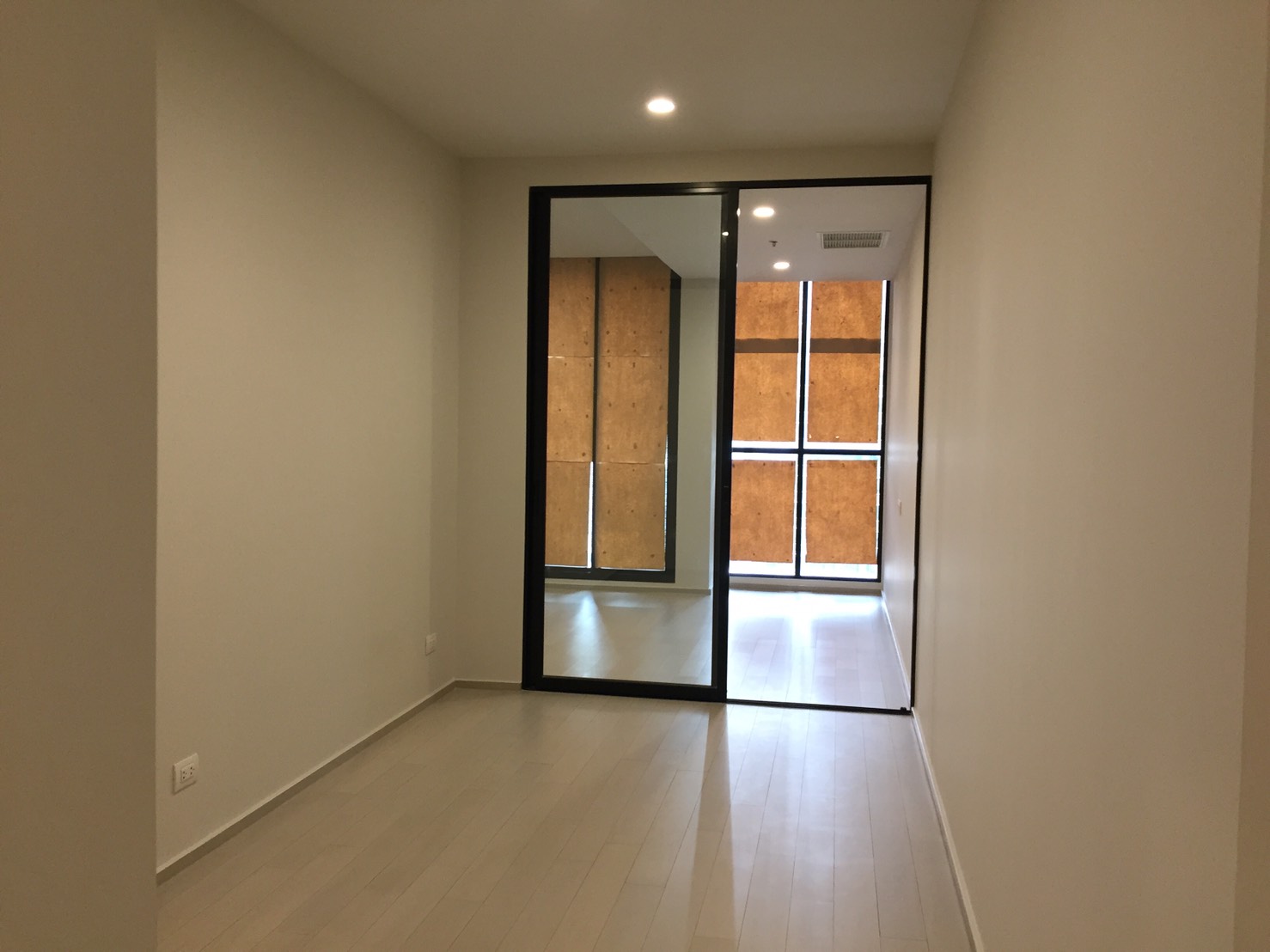 Brand New, Noble Ploenchit condo for sale, Luxury Zone, High floor, Private lift, 1 bedroom size 51 sq.m. Sky walk to BTS Ploenchit and next to Central Embassy Park Plaza.