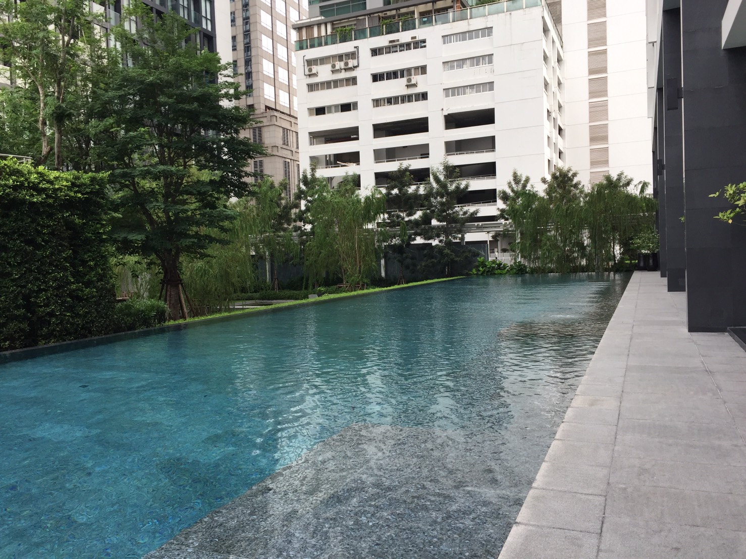 Beat condo for rent!! Noble Ploenchit, Luxury Zone, Private lift, 1 bedroom size 47 sq.m. Sky walk to BTS Ploenchit and Embassy Park Plaza 200 m.