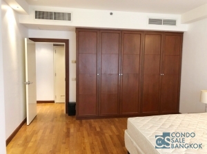 Condo for rent!! Langsuan Road, 1 Bed 90 Sq.m. Close to Chit Lom BTS.