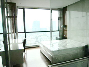 Condo for sale in Bangkok Sukhumvit. Modern furnished 67.70 sq.m. 2 bedrooms 2 bathtrooms. High floor & Nice view. Good location to Prompong BTS.