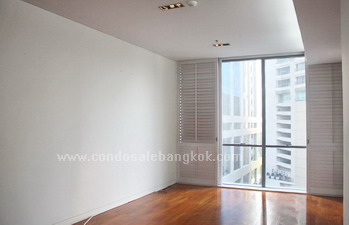 Condo for sale in Sukhumvit Bangkok. Exclusive Domus Condo. 102 sq.m. 2 bedrooms 2 bathrooms.