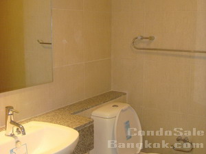 Condo for sale in Thonglor 1 bedroom 45 sq.m. Unfurnished. Good price high floor!