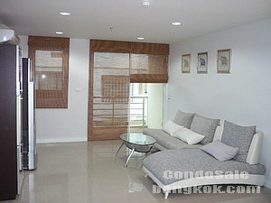 Condo for sale in Bangkok Sukhumvit 24 near Prompong BTS. Sale with tenant. 110 sq.m. 2 bedrooms 2 bathrooms fully furnished.