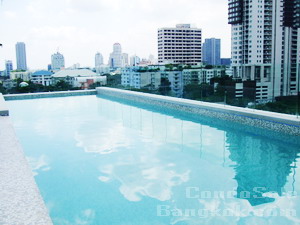 Highest floor of 1 bedroom 52 sq.m in 39by Sansiri Condo for sale in Sukhumvit 39. It is opposite Emporium a few steps to Prompong BTS. Completed and ready to transfer.