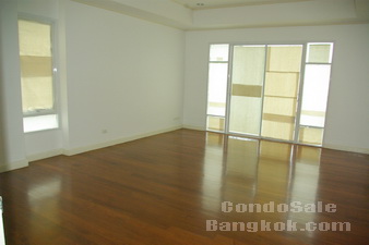 Condo for sale near Thonglor BTS. 3 bedrooms size 226 sq.m. Bright and modern french asmosphere in Bangkok.