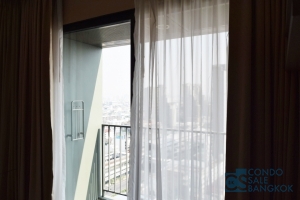 Must sell. Expat moving condo for sale in Bangkok near BTS 33.87 sq.m. 1 bedroom furnished. High floor, Fresh nice view & walk to BTS wonwienyai. Best offer!!!