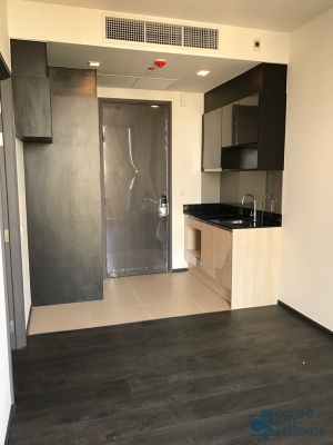 Brand new!! Condo in the heart of the business center, 1 bed 1 bath 33.38 sqm. Walking distance to Asoke BTS.