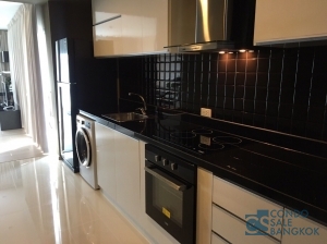 Sell with Tenants, Skywalk to Thonglor BTS. Fully furnished 62 sq.m. 1 bedroom.