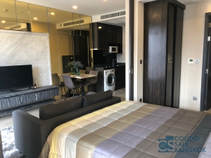 For rent Ashton Asoke 1 bed room 35 Sq.m. with high floor, Just a few steps to  MRT Sukhumvit and BTS Asoke.