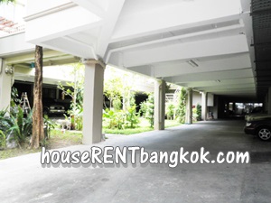 Nice TownHOUSE for SALE on Sukhumvit Prakanong, 850 Meters to On-Nut BTS, 320 Sqm., 5 steps, 3 bedrooms, shared pool, security.