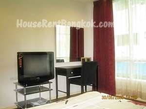 Condo Sale on early Sukhumvit near BTS & park, 80 Sqm., 2 bedrooms, 2 bathrooms, fully furnished.