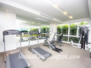 Condo Sale on early Sukhumvit near BTS & park, 80 Sqm., 2 bedrooms, 2 bathrooms, fully furnished.