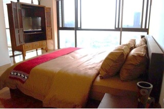 Condo for rent in Bangkok near Lumpini park. Spacious 3 bedrooms 210 sq.m. Very convenient close to park and good location. Nice view!