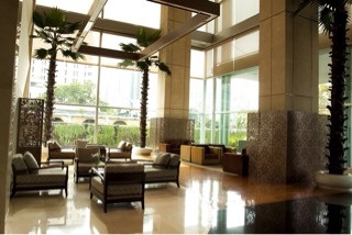 Luxury condo for sale in Sathorn main road. Hotel attached with full facilities. 68 sq.m. 1 bedroom Tastefully furnished.