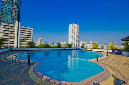 Sukhumvit 59. Triplex room located on top of building. 700 sq.m. 6 bedroom , 5 bathroom.Big balcony with 360 panoramic view.