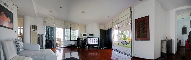 Sukhumvit 59. Triplex room located on top of building. 700 sq.m. 6 bedroom , 5 bathroom.Big balcony with 360 panoramic view.