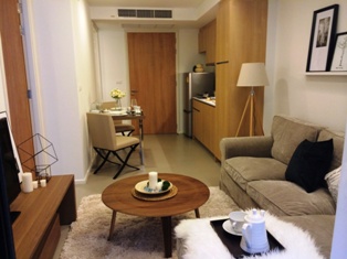 Brand new condo for sale in Bangkok. 43 sq.m. fully furnished one bedroom. Walk to Ploenchit BTS. Easy access to expressway. Special Price offer!