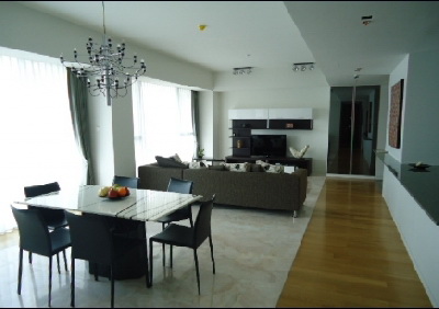 Luxury for sale in Sathorn. Popular Project the Met. Fully furnished 3 bedrooms 198 sq.m. Nice kitchen. Stunt view of Bangkok!