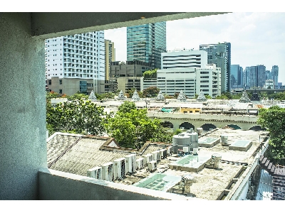 Condo for sale in Bangkok Sukhumvit 31. 3 bedrooms 3 bathrooms 162 sq.m. Peaceful & greenery. Easy access to Sukhumvit Asok area.