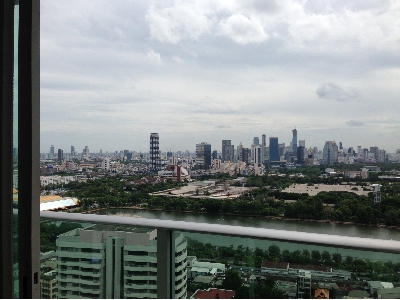Condo for sale in Sukhumvit Bangkok The Millenium Sukhumvit 20. Size 192 sq.m. 3 bedrooms with nice view of Lake and Bangkok city.  Close to Asok BTS and 24/7 grocery store.
