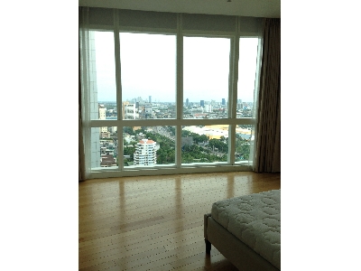 Condo for sale in Sukhumvit Bangkok The Millenium Sukhumvit 20. Size 192 sq.m. 3 bedrooms with nice view of Lake and Bangkok city.  Close to Asok BTS and 24/7 grocery store.