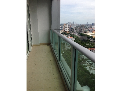 Condo for sale in Sukhumvit Bangkok The Millenium Sukhumvit 20. Size 192 sq.m. 3 bedrooms with nice view of Lake and Bangkok city.  Close to Asok BTS and 24/7 grocery store.