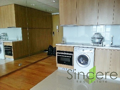 Condo for sale on main Sukhumvit road heart of Bangkok. Modern compound 2 bedrooms 73 sq.m. Nicely furnished. Want to sell!!!