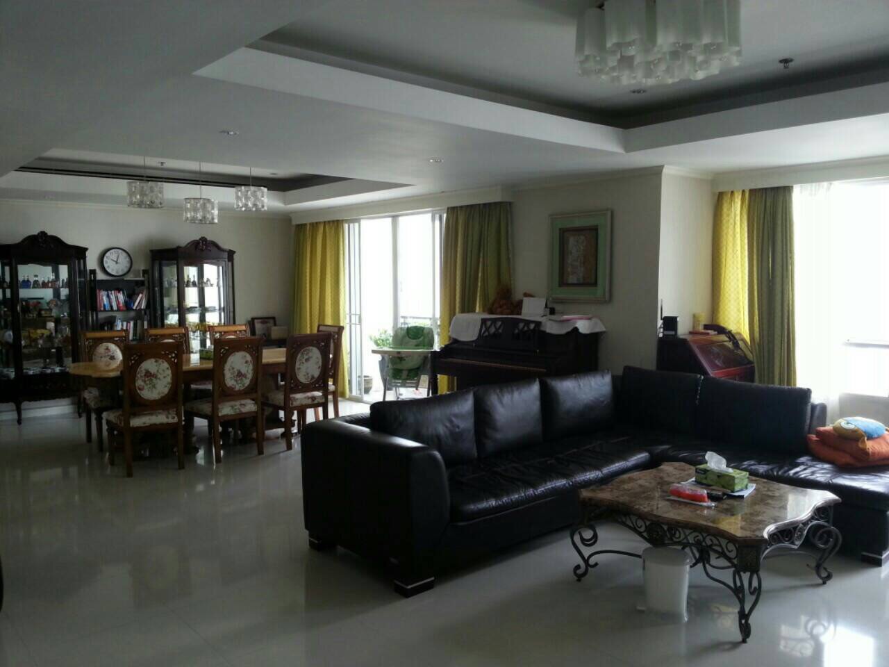 Condo for sell in Sukhumvit 11 3bed 230sqm<br />
fully furnished 1 study 1maid