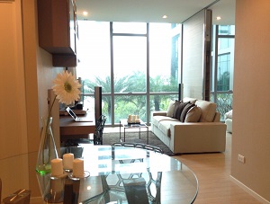 Condo for Rent!! The Room Sukhumvit 21 , 50 Sq.m. Garden and pool view, best location in building!!