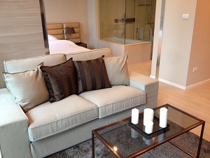 Condo for Rent!! The Room Sukhumvit 21 , 50 Sq.m. Garden and pool view, best location in building!!