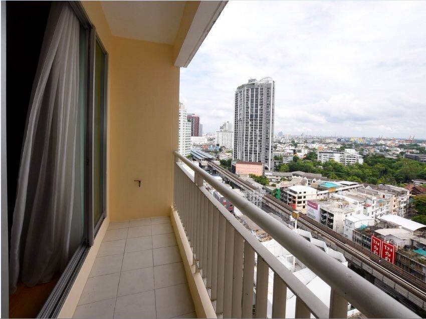 Condo for Rent!! Life@ Sukhumvit,17 floors, 60 Sq.m., 2 Beds, 2 Baths, Rooftop Swimming pool, Pha kanong BTS