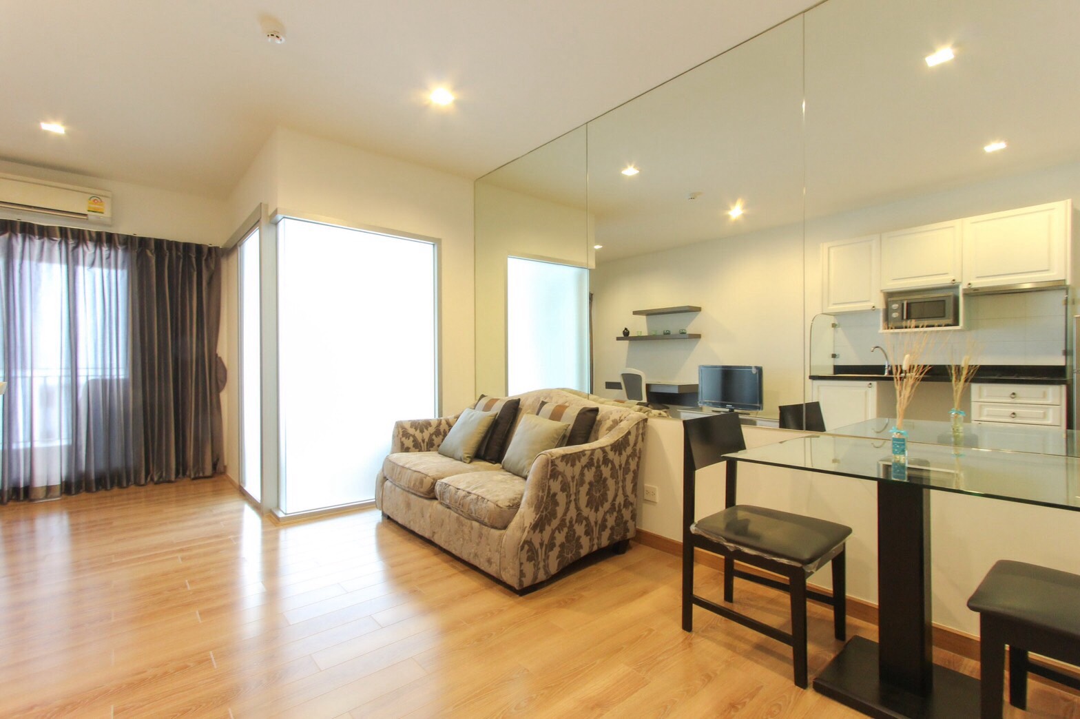 Condo for sale!!  The Seed Memories Siam, 1 bed, 37 Sq.m. Walk to 	<br />
National Stadium BTS.