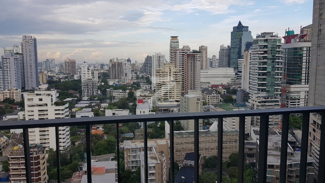 Edge Sukhumvit 23 condo for rent in Bangkok,1 bed 42 Sq.m. Walk to BTS Asok and MRT Sukhumvit.