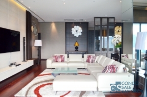 Luxurious condo for rent in Sukhumvit 39, 4 bedrooms 480 Sq.m