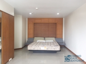 Condo for sale in Sukhumvit 55, good view, 2 bedroom 3 bathroom 1 office room and  1 storage room, 164.97 sqm., Walk to Thong Lor BTS.